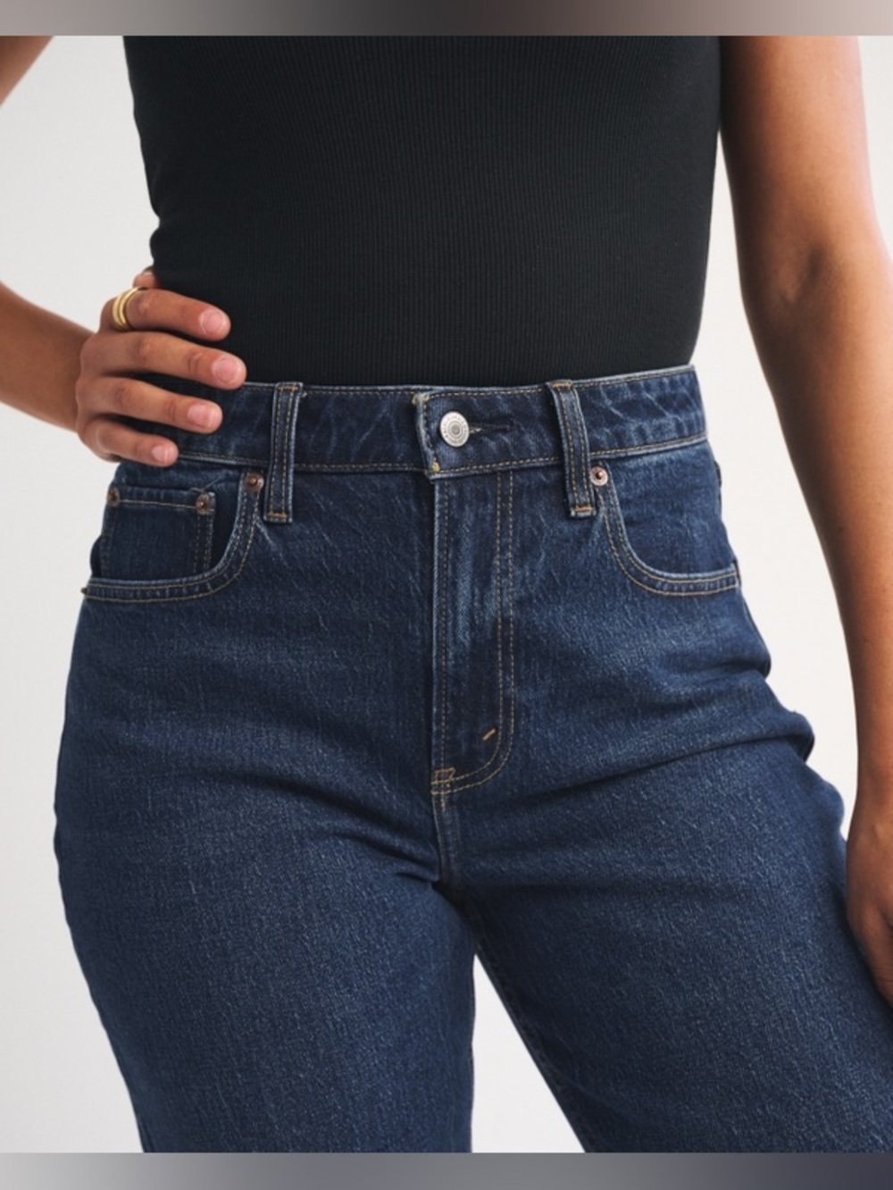 Abercrombie & Fitch Relaxed High-Rise Blue Jeans - Picture 2 of 6